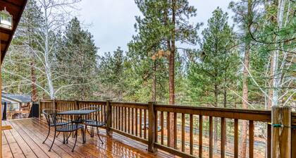Woodland lodge with private hot tub, multiple decks & gas fireplace - 2 dogs OK
