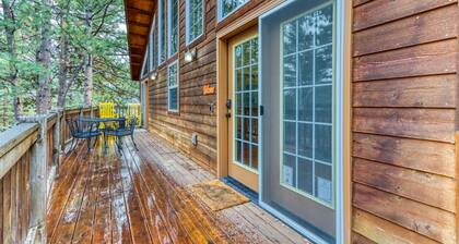 Woodland lodge with private hot tub, multiple decks & gas fireplace - 2 dogs OK