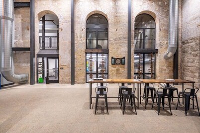 Spacious Luxury 2BR Apt with Gym, Parking, and Rooftop