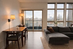 Unclassified image, 5 of 15, button