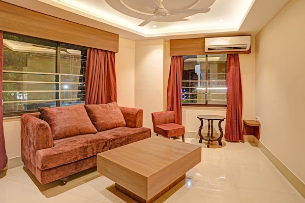 Phòng Premium | Bàn, bàn ủi/dụng cụ ủi quần áo