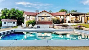 A house with a swimming pool, a covered patio, and a small guest house. - Mountain Retreat, Pool+Great Views, 30 days (Carmel Valley)