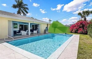 Pool - Heart of Fort Myers, close to it all! (Fort Myers)