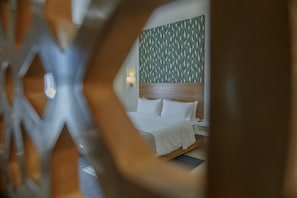 1 bedroom, premium bedding, down comforters, Select Comfort beds