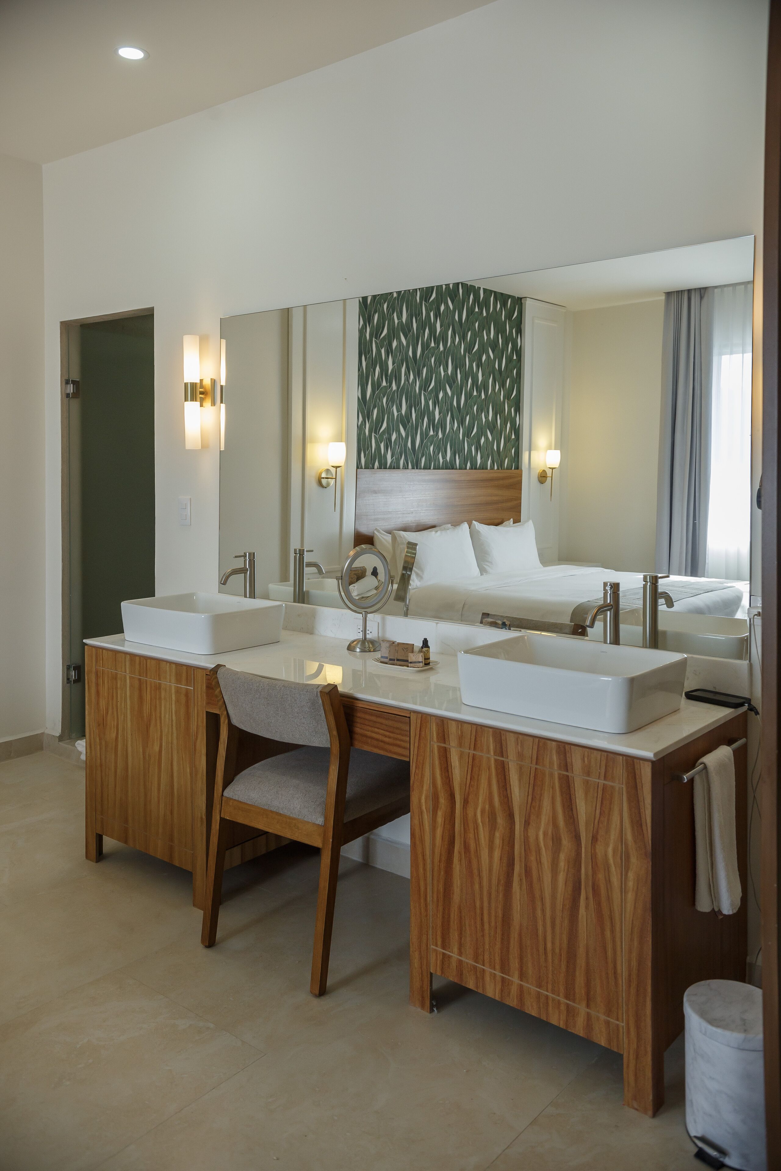 Ropa de cama de alta calidad, edredón, camas Select Comfort y minibar 