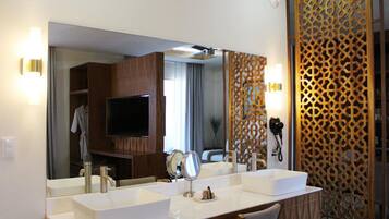 Royal suite | Luxe beddengoed, donsdekens, Select Comfort-bedden, een minibar