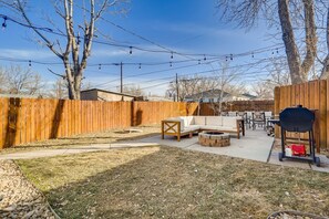 Property grounds - Quiet 2 BR near RiNo w/ sunroom & large backyard (Denver)