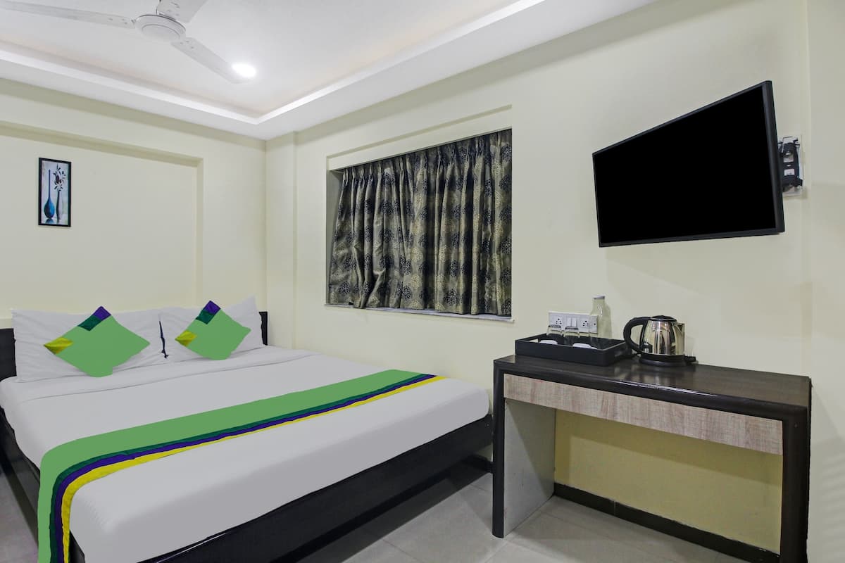 Standard Room | Iron/ironing board (on request)