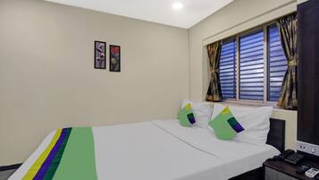 Economy Room | Iron/ironing board