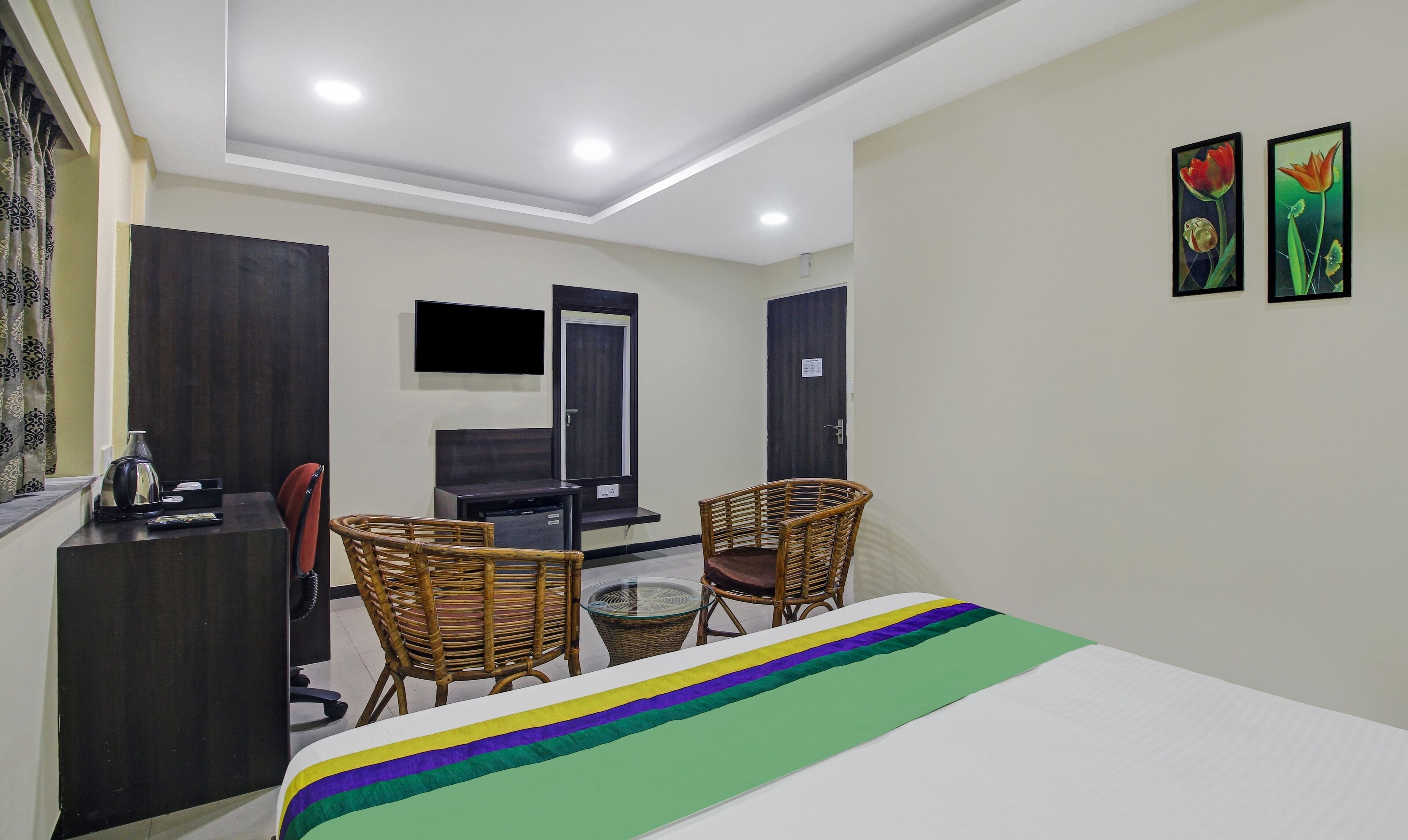 Standard Room | Iron/ironing board (on request)