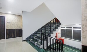 Staircase - Treebo Naman'S Inn Near Kalighat Mandir (Kolkata)