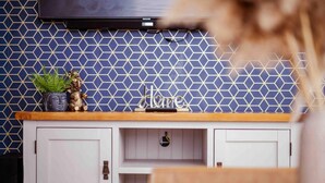 House, Multiple Beds | Living room - Woodpeckerway Luxury Stay With Hot Tub & Chef AUR (Hythe)