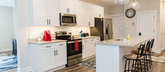 Stoney Ridge · Cozy 1st Level King Bed Suite - 2 bed 2 bath!