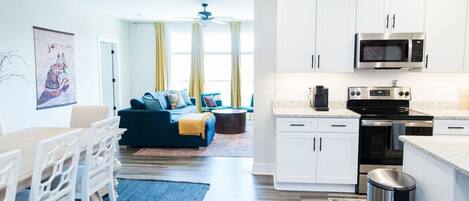 Refrigerador, microondas, horno, placa de cocina