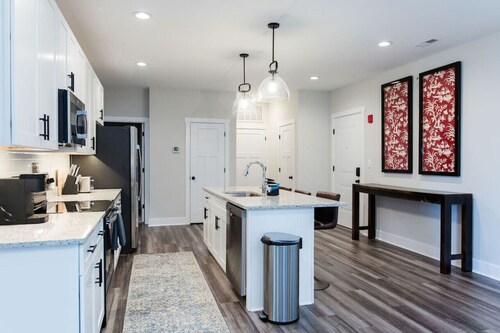 305 | Kevin - 1300 Stoney Ridge · Beautiful King Bed Master 2-Bed 2-Bath Condo