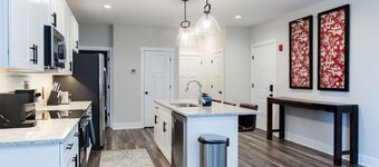 305 | Kevin - 1300 Stoney Ridge · Beautiful King Bed Master 2-Bed 2-Bath Condo