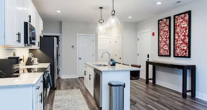 305 | Kevin - 1300 Stoney Ridge · Beautiful King Bed Master 2-Bed 2-Bath Condo