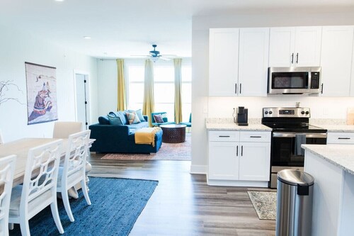 305 | Kevin - 1300 Stoney Ridge · Beautiful King Bed Master 2-Bed 2-Bath Condo