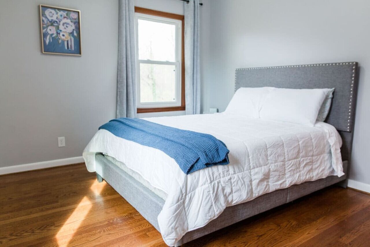 3 habitaciones, escritorio, tabla de planchar con plancha y wifi 