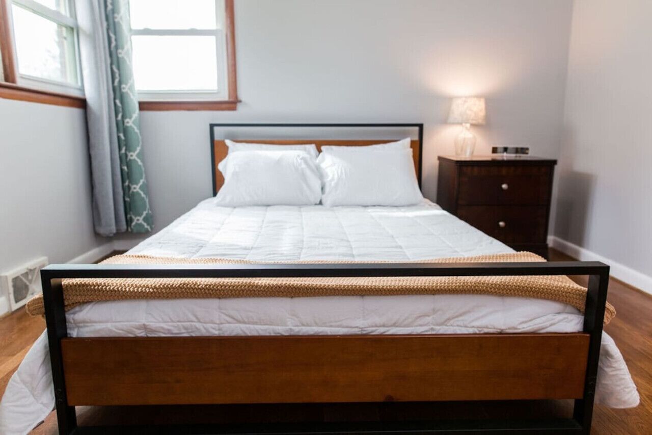 3 bedrooms, desk, iron/ironing board, WiFi