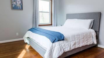 3 habitaciones, escritorio, tabla de planchar con plancha y wifi