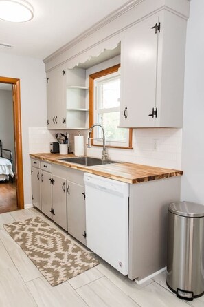 Frigorífic gran, microones, forn i placa de cuina 