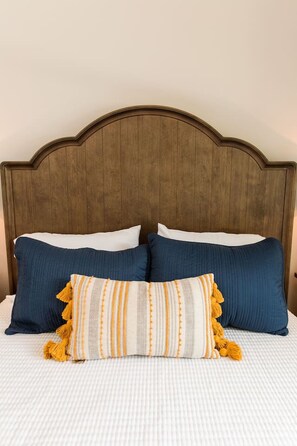 2 bedrooms, iron/ironing board, travel cot, WiFi