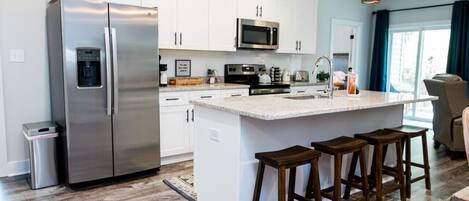 Frigorífic, microones, forn i placa de cuina