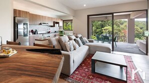 Family Apartment | Terrace/patio - Moderna Villa con Hermosa Vista al Lago (Valle de Bravo)