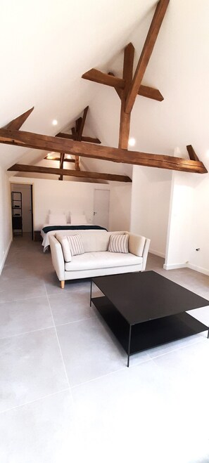 1 bedroom, desk, travel cot, WiFi