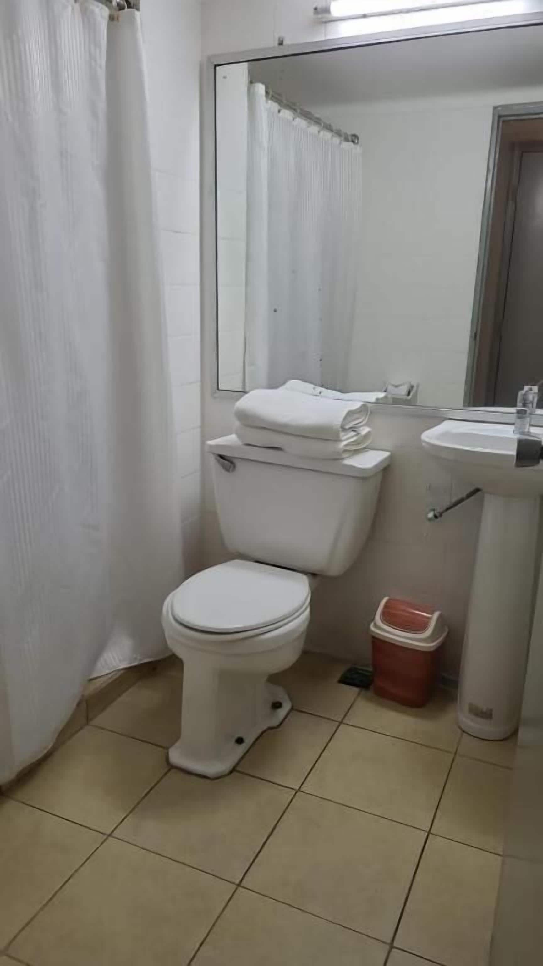 family room | bathroom | combined shower/bathtub, free toiletries, hair dryer, towels