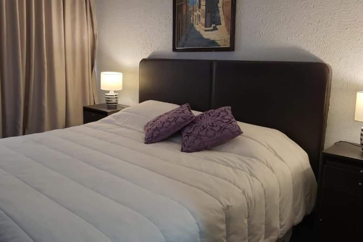 Family Duplex | Premium bedding, desk, laptop workspace, iron/ironing board