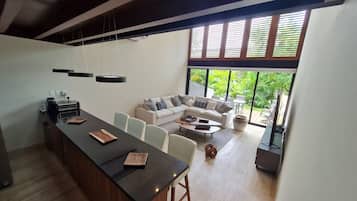 Smart TV de 60 pulgadas con canales digitales, televisión y Netflix