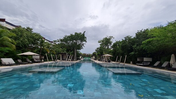 2 outdoor pools, pool umbrellas, pool loungers - CONDOMINIO DE LUJO - AWA a mts del Mar (Playa del Carmen)
