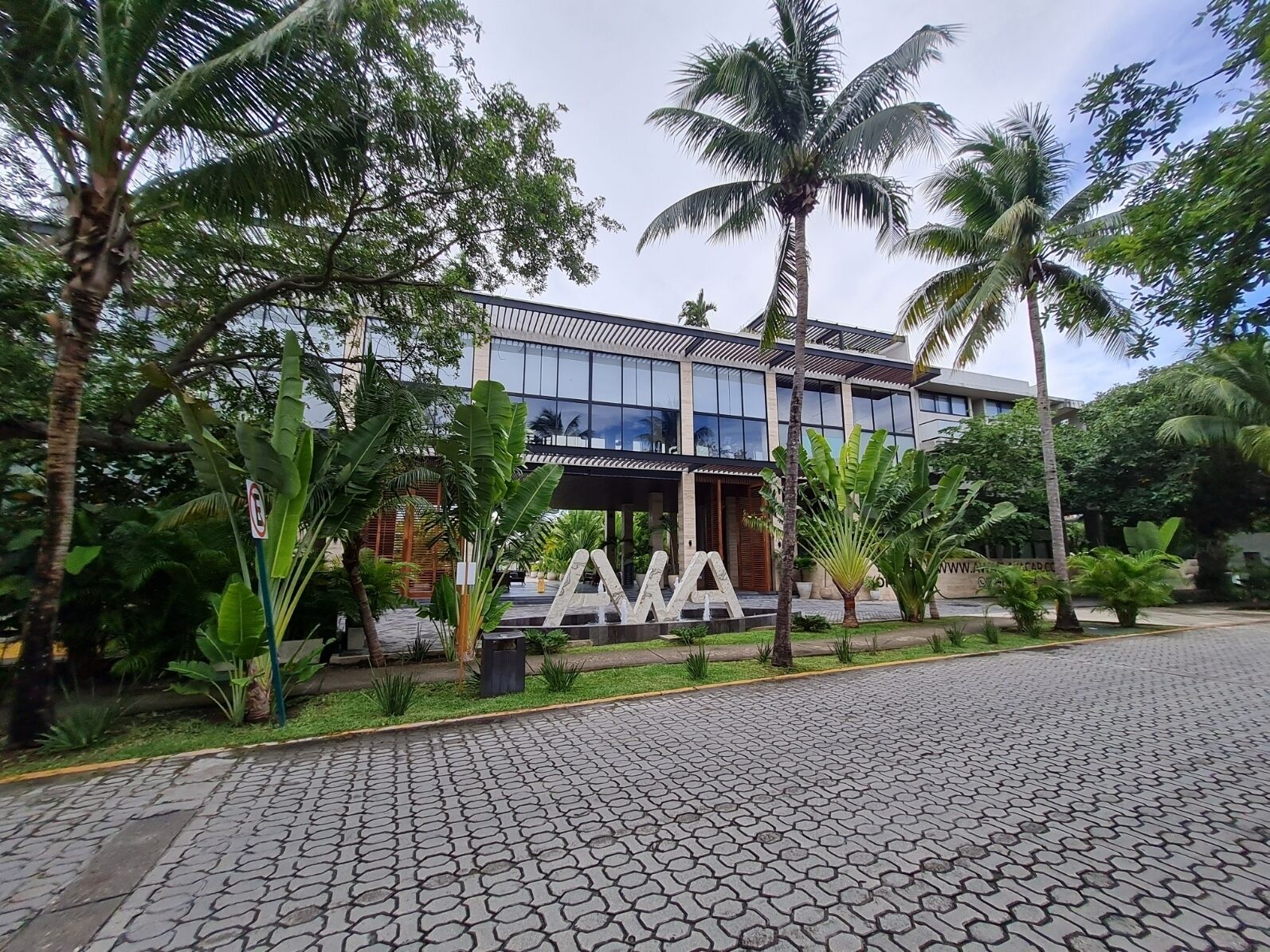 Vista frontal de la propiedad