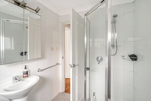 Shower, shampoo