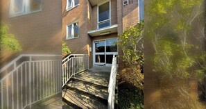 Exterior - Beautiful 1 BDR Retreat South Yarra Balcony (South Yarra)