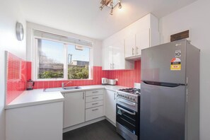 Fridge, oven, stovetop, dishwasher