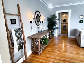 4 bedrooms, desk, iron/ironing board, free WiFi - 12. Historic " Turret House" established in 1937 (Boaz)