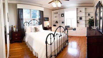 4 bedrooms, desk, iron/ironing board, free WiFi