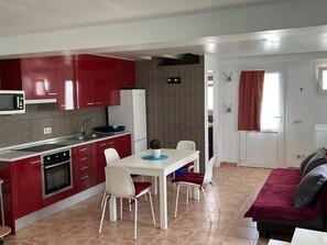 Fridge, microwave, oven, stovetop - Appartement Costa brava Palamos (Sant Antoni de Calonge)