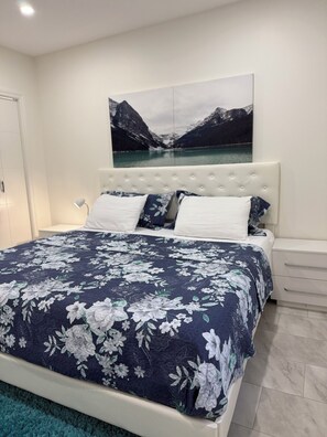 1 bedroom, iron/ironing board, travel cot, free WiFi - Classy and modern suite 10 minutes away from city center (Whitehorse)