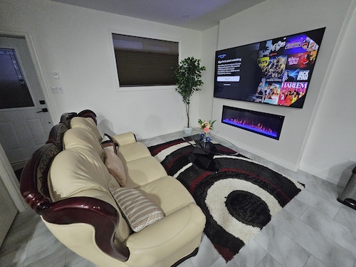 Classy and modern suite 10 minutes away from city center