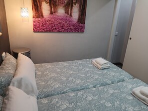 2 bedrooms, iron/ironing board, free WiFi, bed sheets - EIXAMPLE CENTER NEXT TO PASSEIG GRACIA (Barcelona)