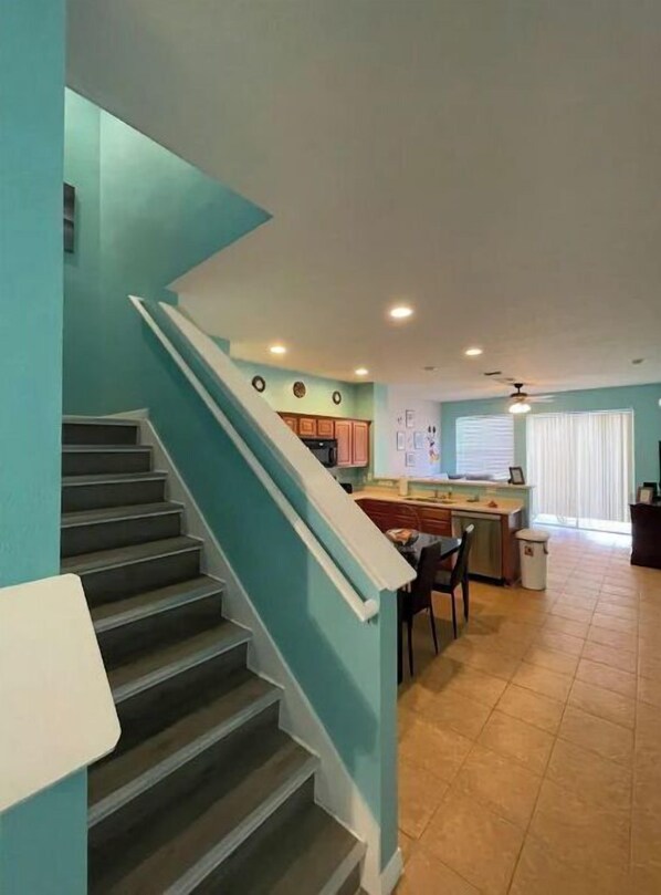 المنشأة من الداخل