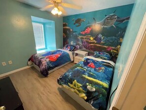 3 bedrooms, in-room safe, free WiFi, bed sheets