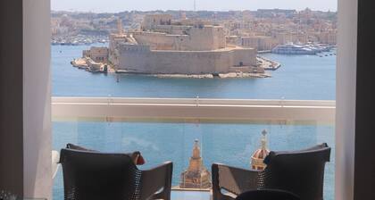 Spacious maisonette with spectacular views IBRI1-1