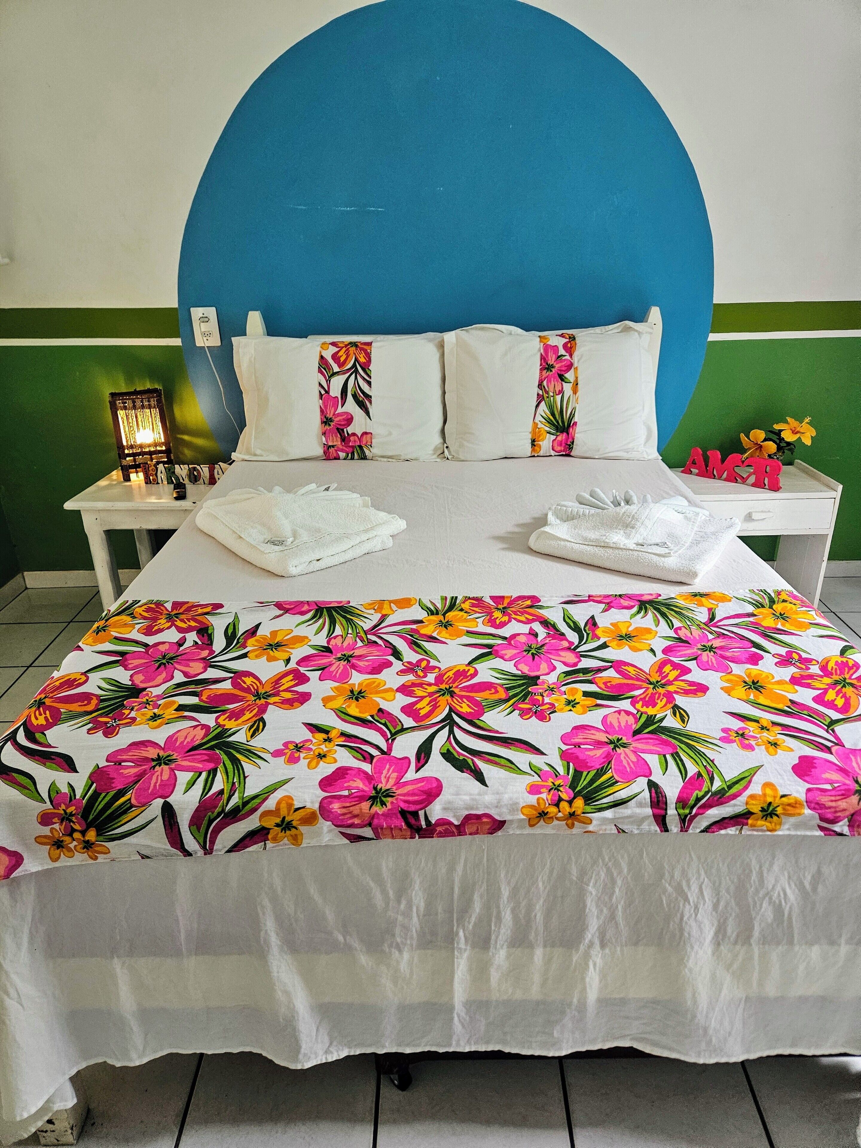 Hypo-allergenic bedding, individually decorated, free WiFi, bed sheets