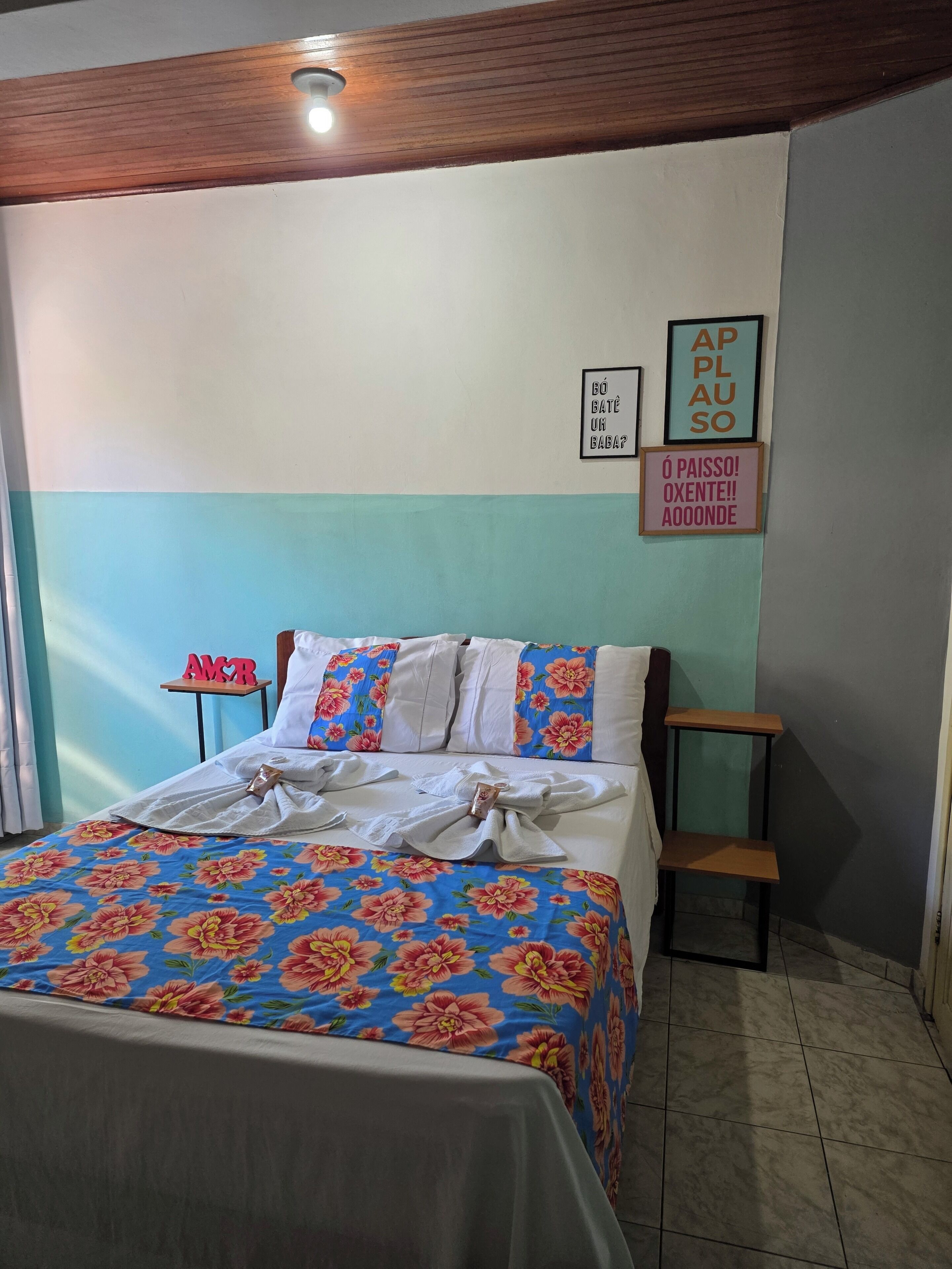 Hypo-allergenic bedding, individually decorated, free WiFi, bed sheets