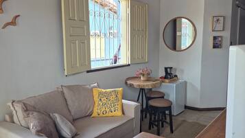 Basic Studio Suite | Living area | 32-inch flat-screen TV with digital channels